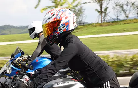 A OHMIEX lan&ccedil;a fones de ouvido Bluetooth para capacete inteligente D9: inaugurando uma nova era de comunica&ccedil;&atilde;o acess&iacute;vel para ciclistas com configura&ccedil;&atilde;o profissional