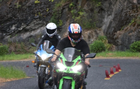 OHMIEX D9: Redefinindo os fones de ouvido para capacete de ciclismo para o ciclista moderno.