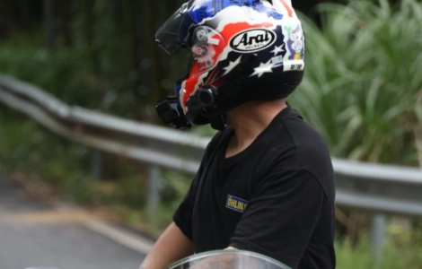 Quando a engenharia encontra a obsess&atilde;o: como o OHMIEX D9 redefine o dispositivo de comunica&ccedil;&atilde;o para motociclistas.